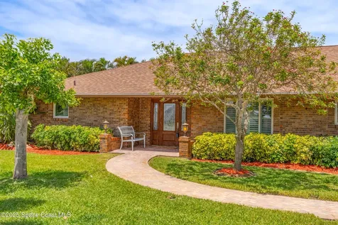 520 Bay Circle Indian Harbour Beach FL 32937