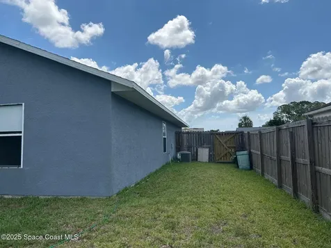 1242 Auburn Avenue NW Palm Bay FL 32907