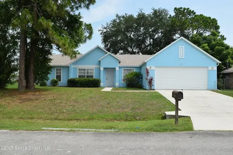 1711 Radisson Street NW Palm Bay FL 32907