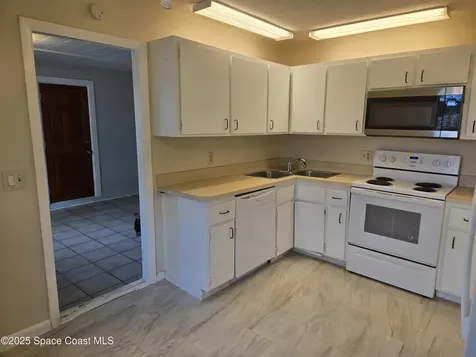 1081 Ivanhoe Street NW Palm Bay FL 32907