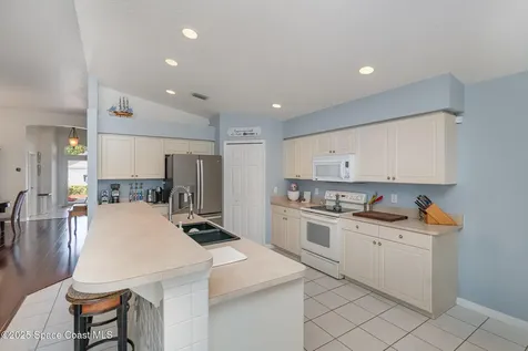 2020 Twelve Oaks Drive SE Palm Bay FL 32909