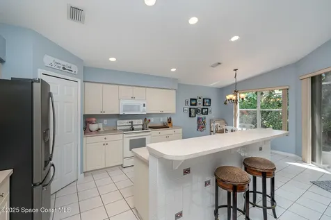 2020 Twelve Oaks Drive SE Palm Bay FL 32909