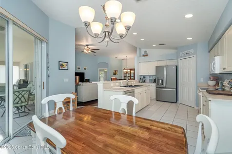 2020 Twelve Oaks Drive SE Palm Bay FL 32909