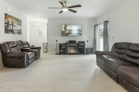 427 Highland Meadows Street Davenport FL 33837