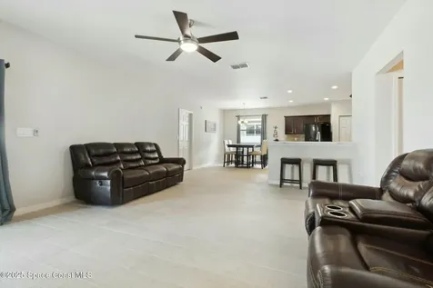 427 Highland Meadows Street Davenport FL 33837