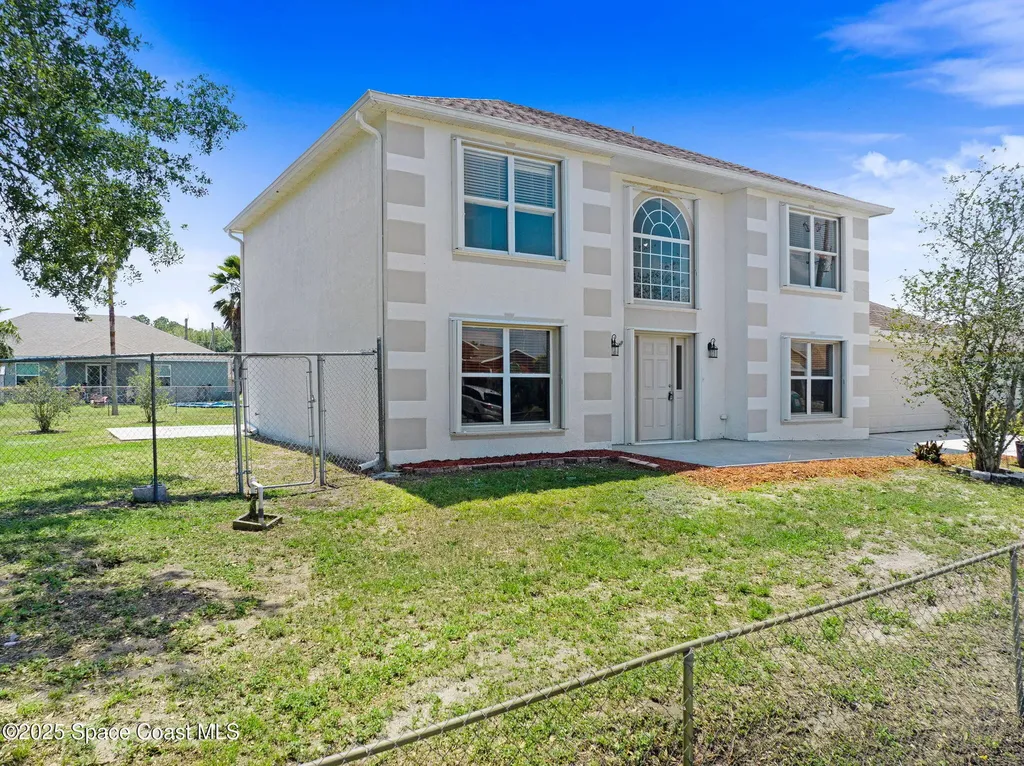 556 Haleybury Street SW Palm Bay FL 32908