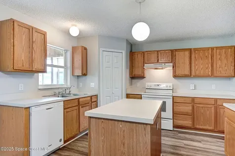 556 Haleybury Street SW Palm Bay FL 32908