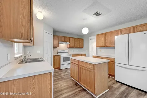 556 Haleybury Street SW Palm Bay FL 32908