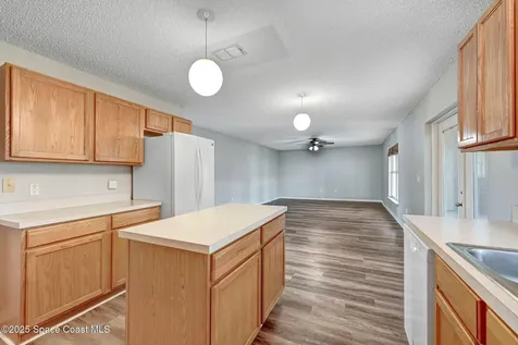 556 Haleybury Street SW Palm Bay FL 32908
