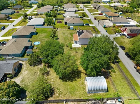 556 Haleybury Street SW Palm Bay FL 32908