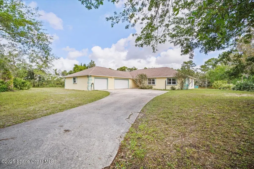 4220 Robins Hill Court Mims FL 32754