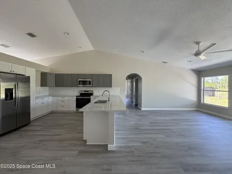 485 Fountain Street SW Palm Bay FL 32908