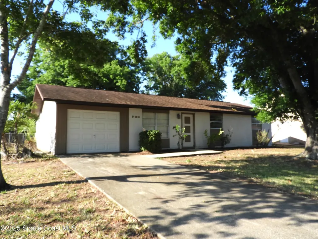 900 Fairhaven Street NE Palm Bay FL 32907