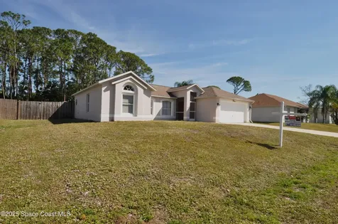 1239 Hedgecoth Street NW Palm Bay FL 32907
