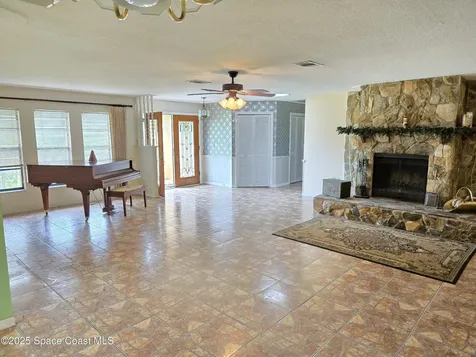 2001 Villa Espana Trail Melbourne FL 32935