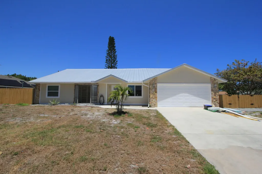 121 High Court Sebastian FL 32958