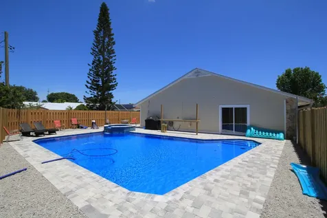 121 High Court Sebastian FL 32958