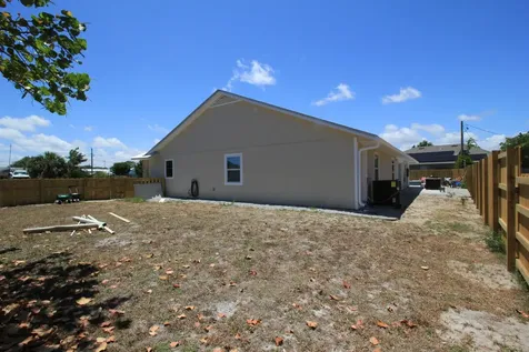 121 High Court Sebastian FL 32958