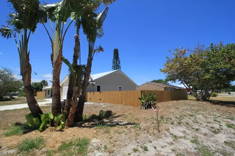 121 High Court Sebastian FL 32958
