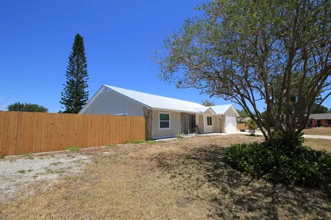 121 High Court Sebastian FL 32958
