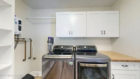 5670 Bob White Trail Mims FL 32754