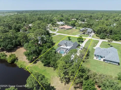 5670 Bob White Trail Mims FL 32754