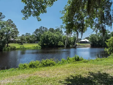5670 Bob White Trail Mims FL 32754