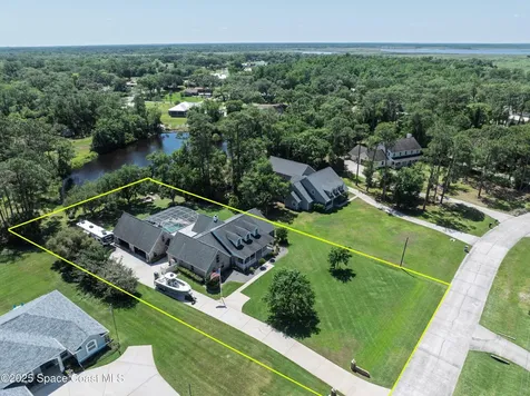 5670 Bob White Trail Mims FL 32754
