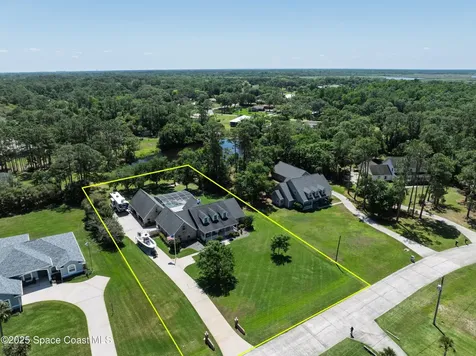 5670 Bob White Trail Mims FL 32754