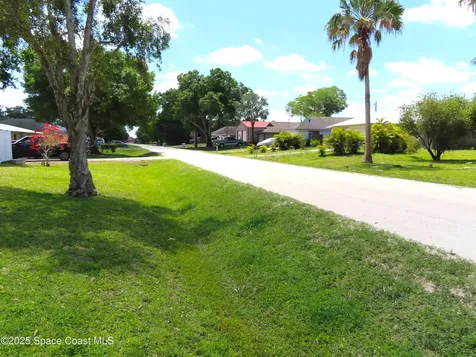 8725 22nd Street Vero Beach FL 32966