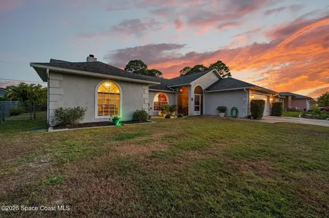 1512 Heartwellville Street NW Palm Bay FL 32907