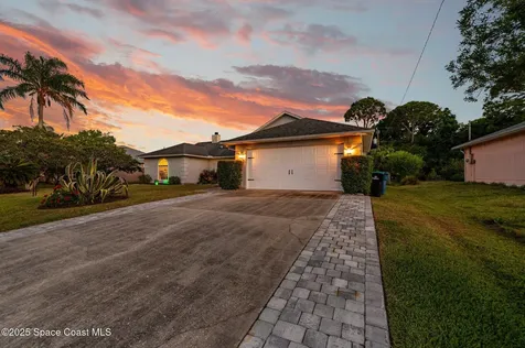 1512 Heartwellville Street NW Palm Bay FL 32907