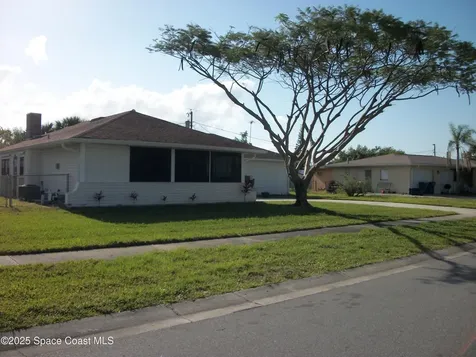 831 Edwards Street NE Palm Bay FL 32905