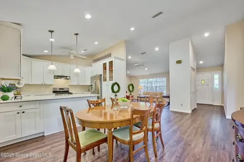 527 10th Court Vero Beach FL 32962
