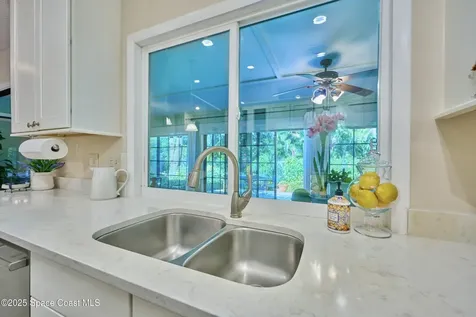 527 10th Court Vero Beach FL 32962