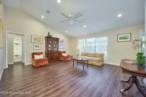 527 10th Court Vero Beach FL 32962