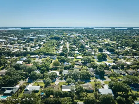 527 10th Court Vero Beach FL 32962