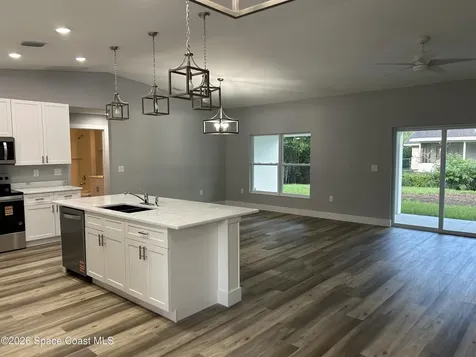 827 Everglade Avenue SE Palm Bay FL 32909