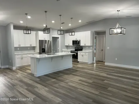 827 Everglade Avenue SE Palm Bay FL 32909