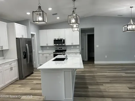 827 Everglade Avenue SE Palm Bay FL 32909