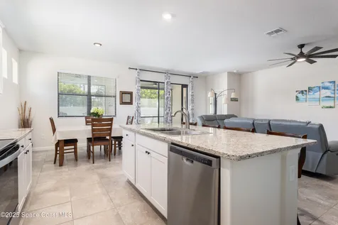 527 Old Country Road SE Palm Bay FL 32909