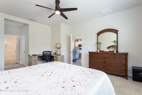 527 Old Country Road SE Palm Bay FL 32909