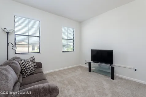 527 Old Country Road SE Palm Bay FL 32909
