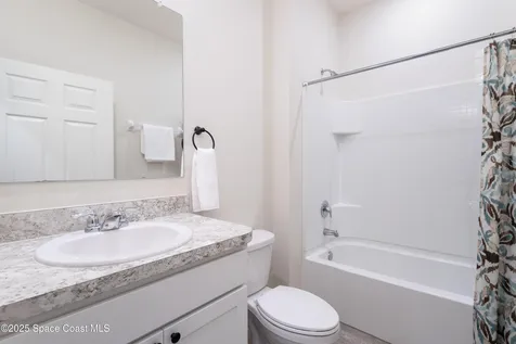 527 Old Country Road SE Palm Bay FL 32909