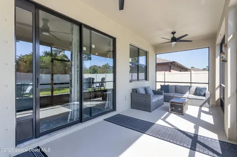 527 Old Country Road SE Palm Bay FL 32909