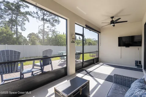 527 Old Country Road SE Palm Bay FL 32909