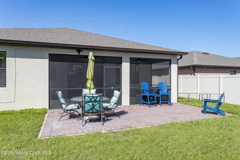 527 Old Country Road SE Palm Bay FL 32909