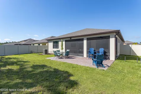 527 Old Country Road SE Palm Bay FL 32909