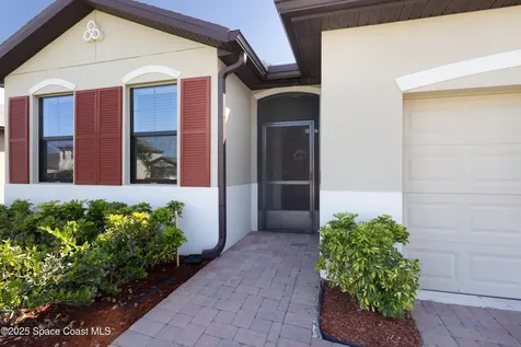 527 Old Country Road SE Palm Bay FL 32909