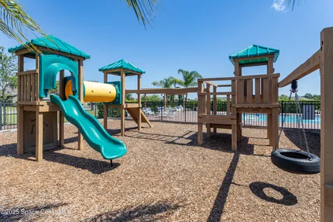 527 Old Country Road SE Palm Bay FL 32909